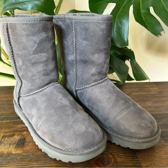 UGG Classic Short II Grey Suede Fur Lined Boots US7 - Picture 6 of 17